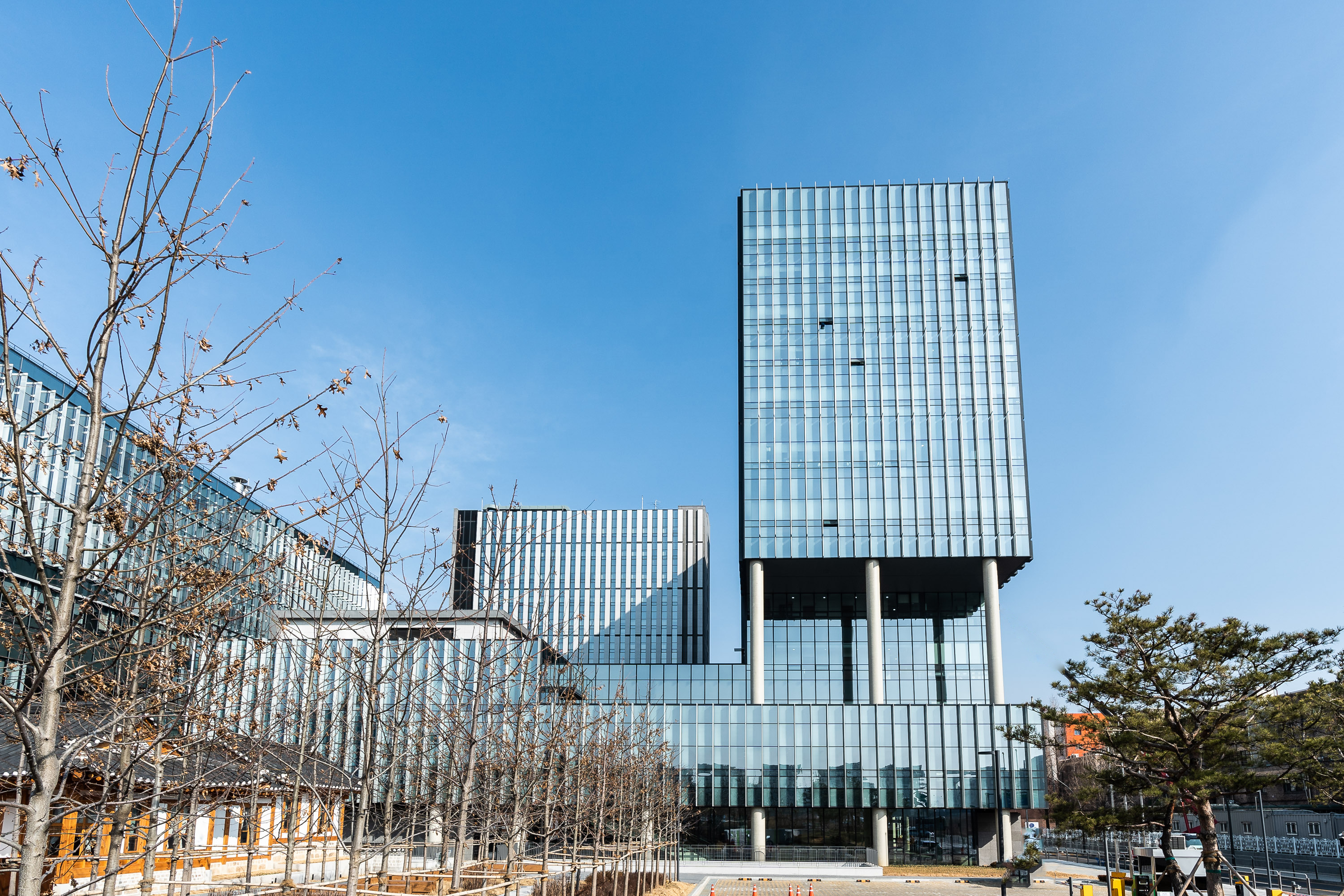 메인 비주얼 이미지 draggable=